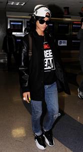 Rihanna Arrives back in Los Angeles after a flight form New York City June 3, 2012