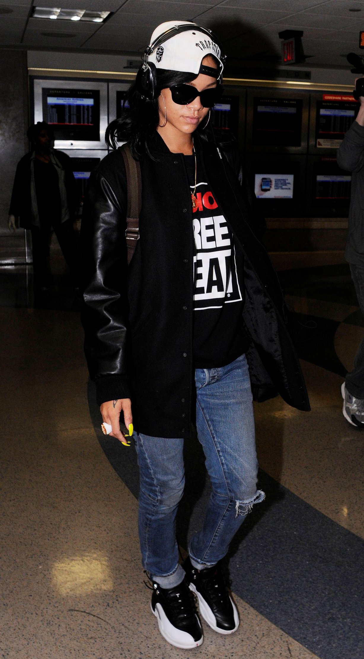 Rihanna Arrives back in Los Angeles after a flight form New York City June 3, 2012