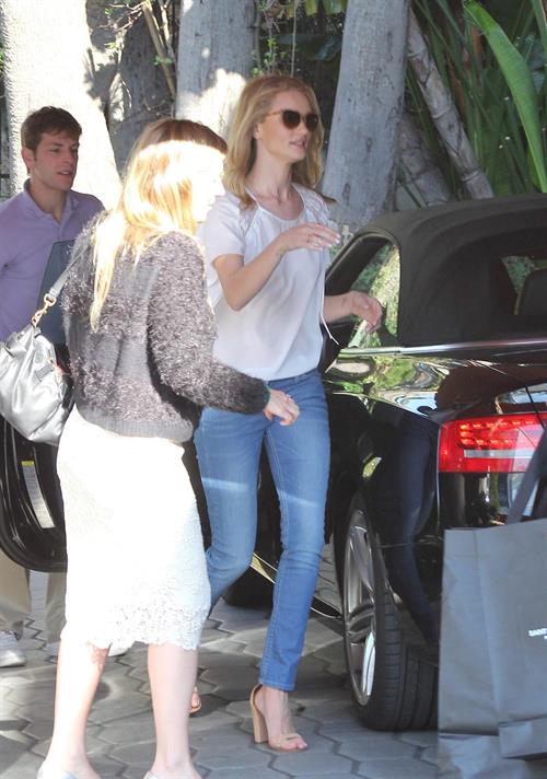 Rosie Huntington Whiteley - Running errands in West Hollywood (13.02.2013) 