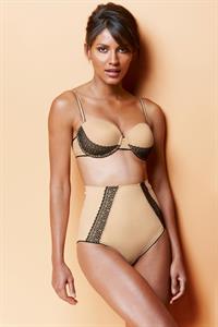 Emanuela de Paula in lingerie