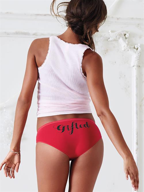 Gracie Carvalho - ass