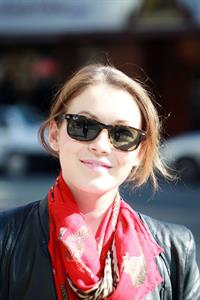 Sarah Lee Bolger out for a walk in Vancouver October 6, 2012 