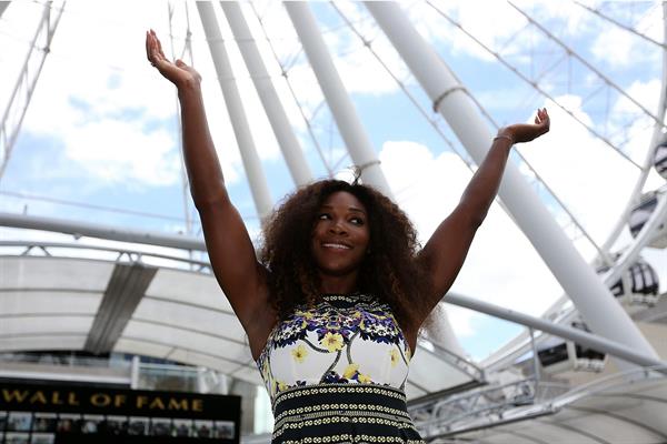 Serena Williams poses for a Photograph at the Wheel of Brisbane in South Bank December 31, 2012 