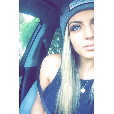 Lauren Mariee taking a selfie