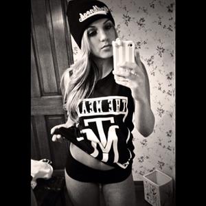 Lauren Mariee taking a selfie