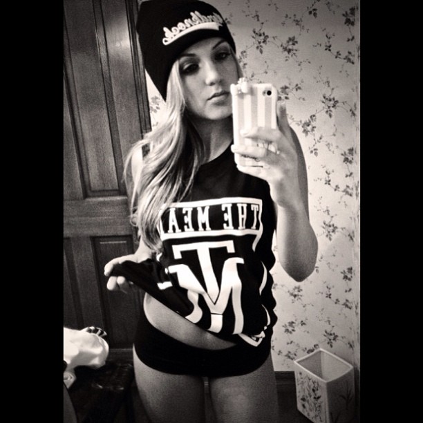 Lauren Mariee taking a selfie