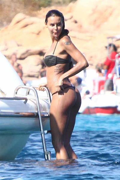 Nina Moric in a bikini - ass