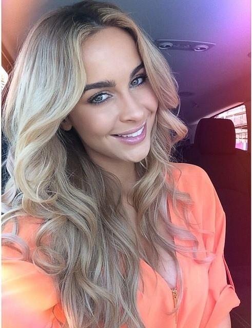 Ellie Gonsalves taking a selfie