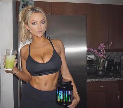 Lindsey Pelas