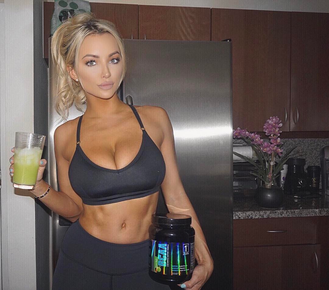 Lindsey Pelas