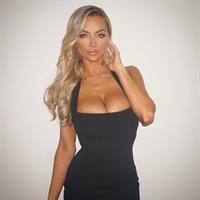 Lindsey Pelas