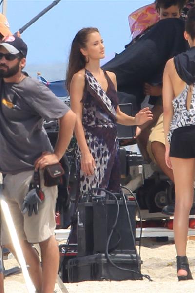 Minka Kelly films Charlie's Angels on a beach in Miami 02-09-11