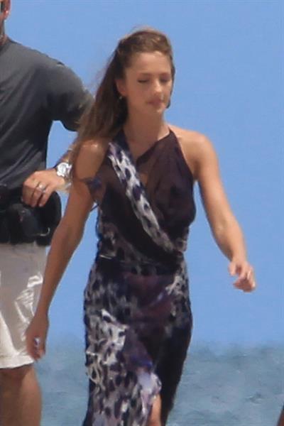Minka Kelly films Charlie's Angels on a beach in Miami 02-09-11