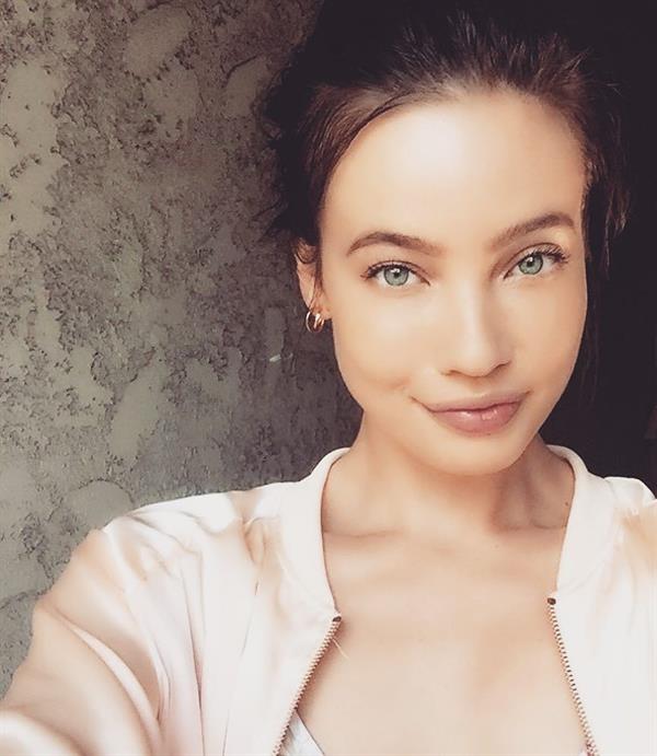 Stephanie Corneliussen taking a selfie