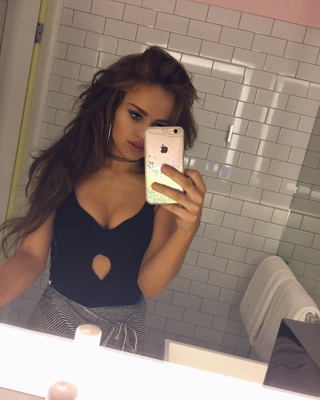 Rosie Mac taking a selfie