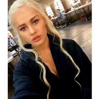 Rosie Mac taking a selfie