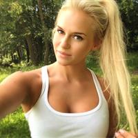 Anna Nyström taking a selfie