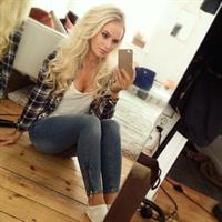 Anna Nyström taking a selfie