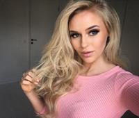 Anna Nyström taking a selfie