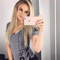 Anna Nyström taking a selfie