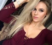 Anna Nyström taking a selfie