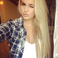 Anna Nyström taking a selfie