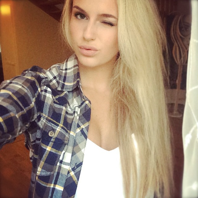 Anna Nyström taking a selfie