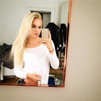 Anna Nyström taking a selfie