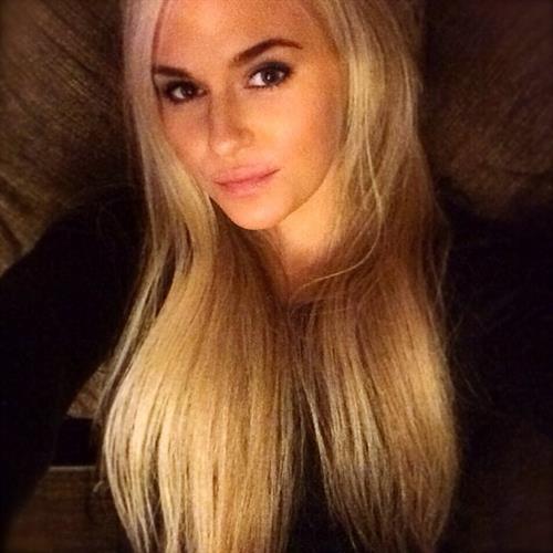 Anna Nyström taking a selfie