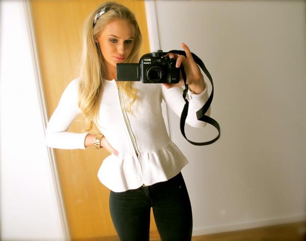 Anna Nyström taking a selfie