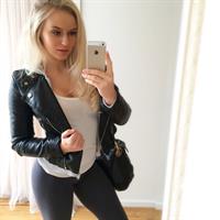 Anna Nyström taking a selfie