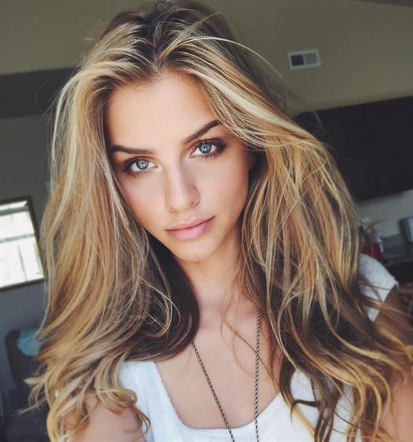 Marina Laswick taking a selfie