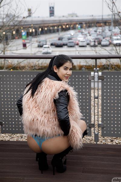 Drahomira Juzova as Lady Dee