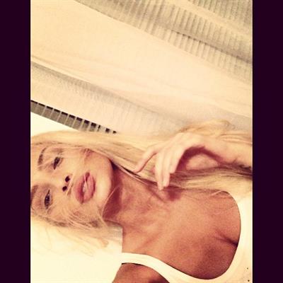 Aljona Shiskova taking a selfie