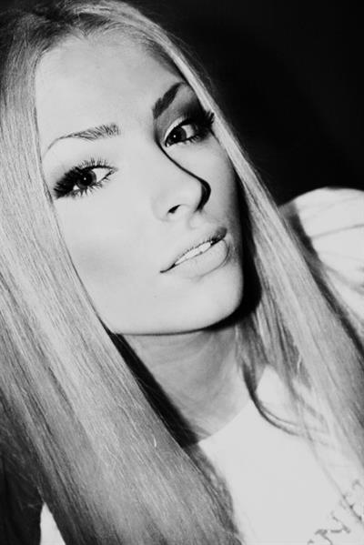 Aljona Shiskova taking a selfie