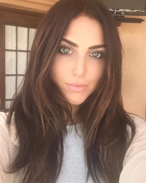 Cassie Scerbo taking a selfie