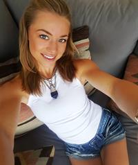 Nikki Leigh taking a selfie