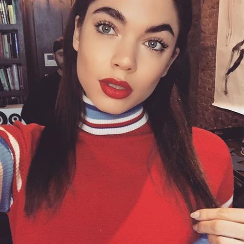 Aarika Wolf taking a selfie