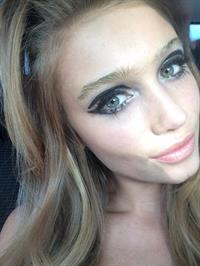 Cailin Russo taking a selfie