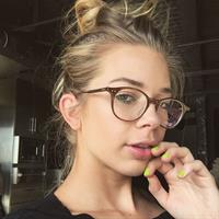 Brooke Hanmer taking a selfie