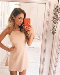 Pia Muehlenbeck taking a selfie