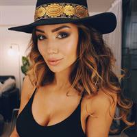 Pia Muehlenbeck taking a selfie