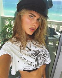 Kara del Toro taking a selfie