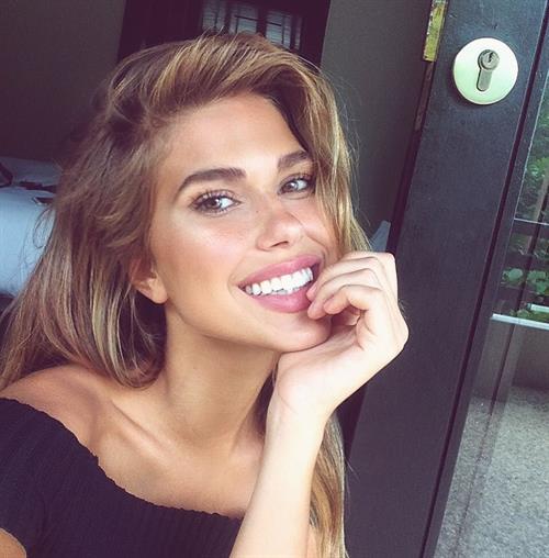 Kara del Toro taking a selfie