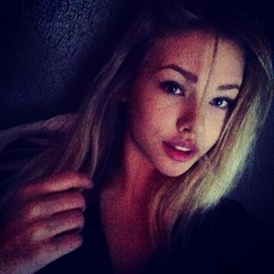 Hanna Edwinson taking a selfie