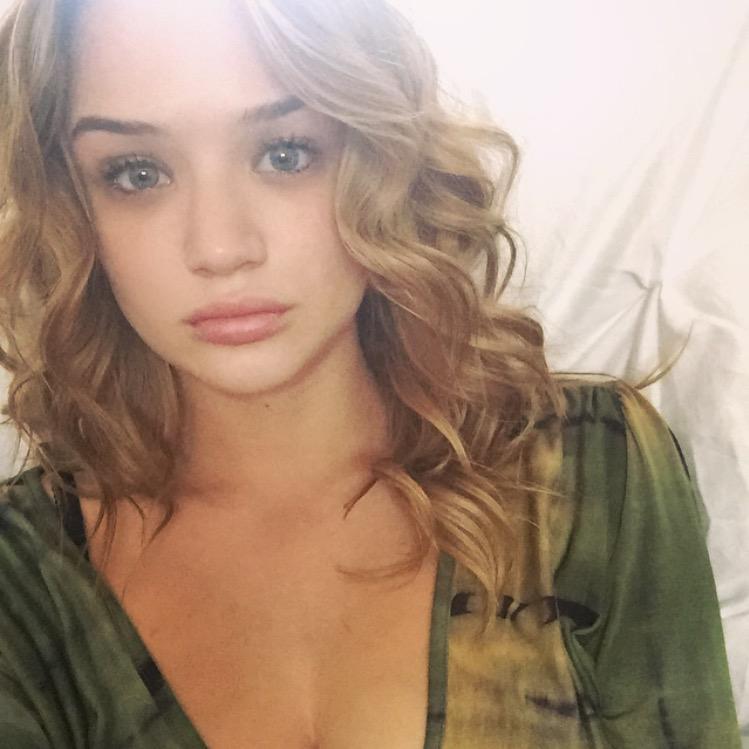 Hunter King salary