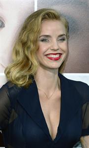 Kelli Garner at the premiere of If I Stay August 20, 2014