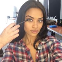 Shanina Shaik taking a selfie