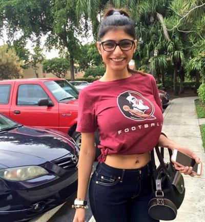 Mia Khalifa in lingerie - ass