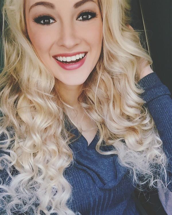 Anna Faith Carlson taking a selfie